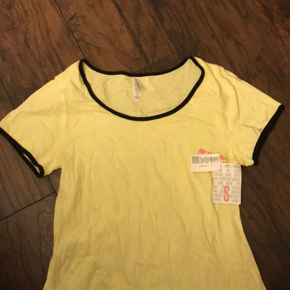 LulaRoe Classic T.